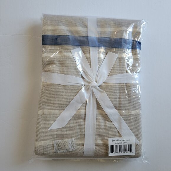 NWT [Jennifer Adams] Bolsa Throw Blanket with Pom Tassels - Picture 2 of 5